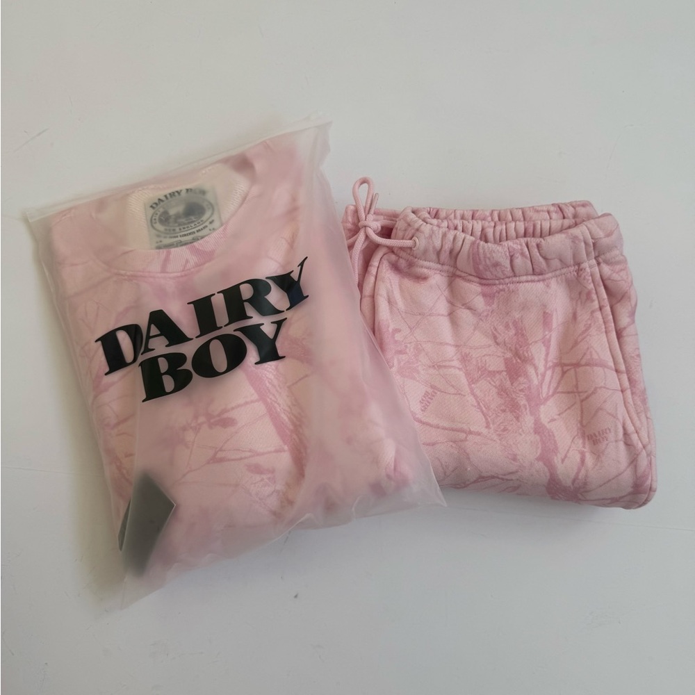 Dairy Boy Bubblegum L Crew Neck & M Sweatpants
